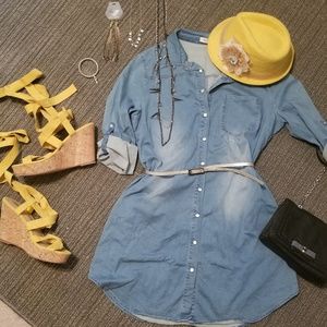 EUC Women's Distressed Snap-Up Denim Dress w/ Belt